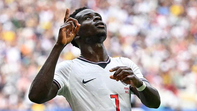 2026年世界杯：萨卡是否证明了自己不可或缺？